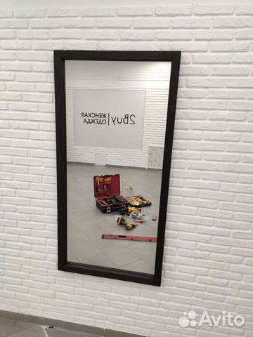 Зеркало настенное в деревянной раме