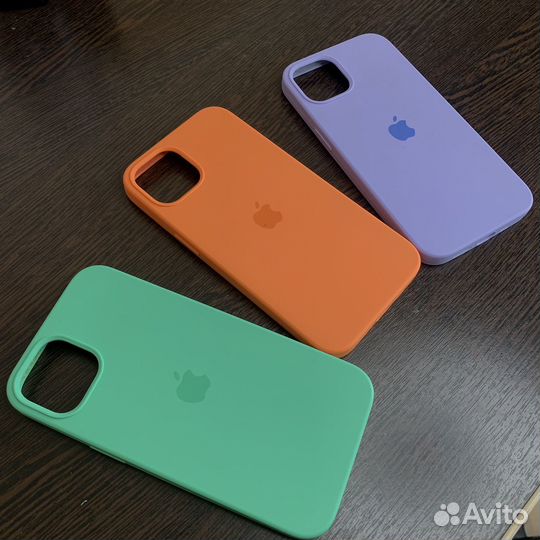 Чехол на iPhone 13