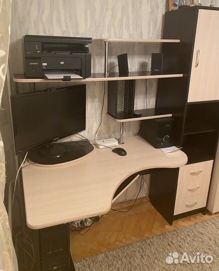 Компьютерный стол