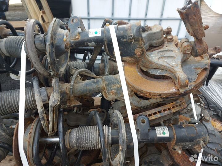 Стойки передние в сборе Hyundai Grand Starex