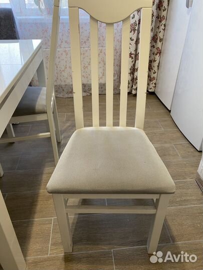 Продам обеденный стол и 4 стула