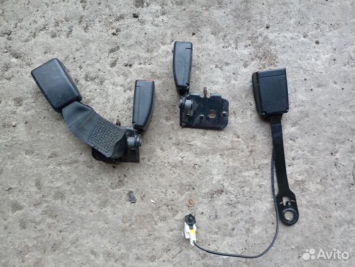 Ответная часть ремня безопасности Пежо 408