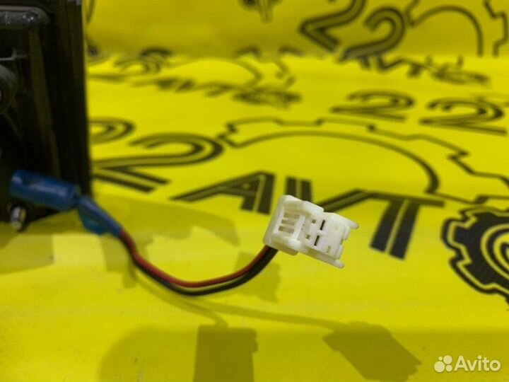 Стоп сигнал в крышку багажника задний левый