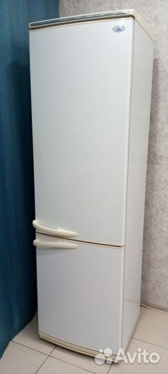 Холодильник большой