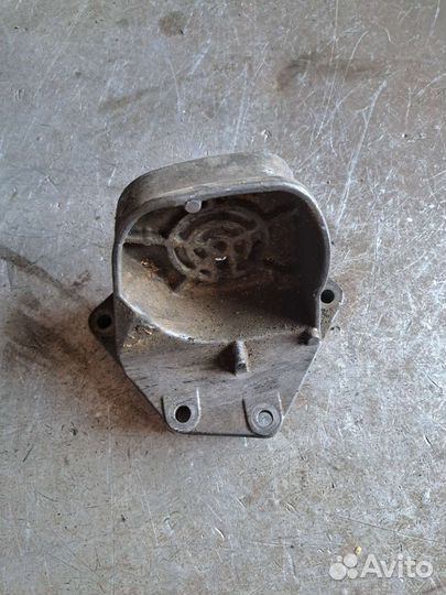 Кронштейн двигателя на Volvo S80