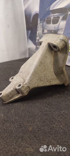 Правый кронштейн двигателя Chery Amulet