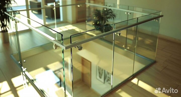 Стеклянное ограждение лестницы