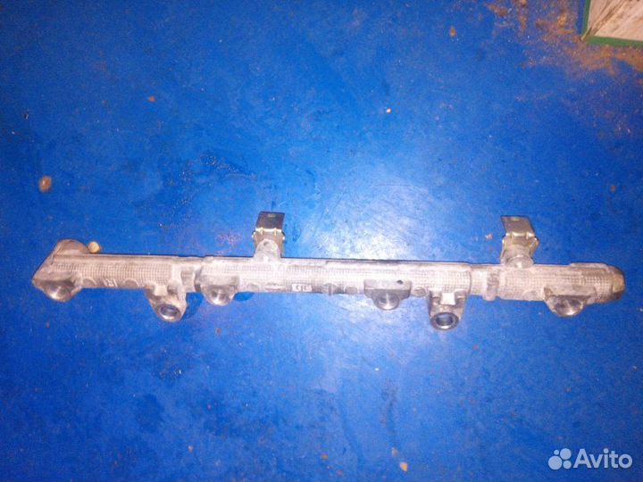 Рейка топливная правая Toyota Celsior UCF30 3uzfe