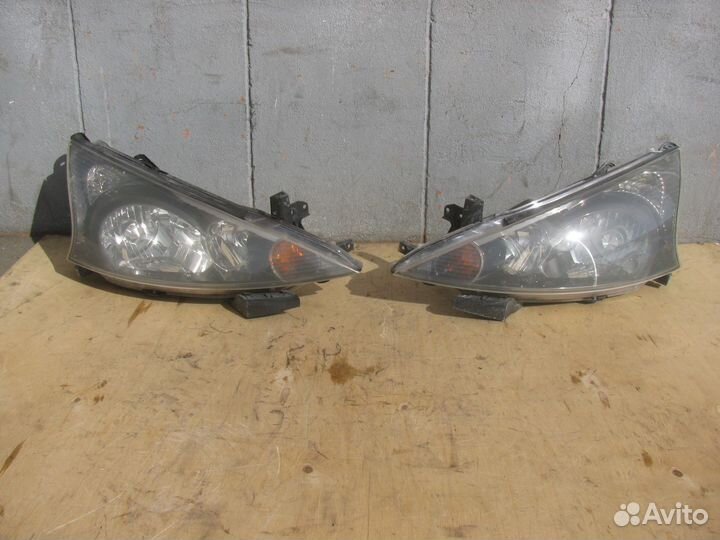 Фары Mitsubishi Grandis NA4W ксенон