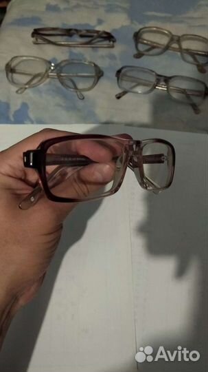 Очки и аксессуары к ним