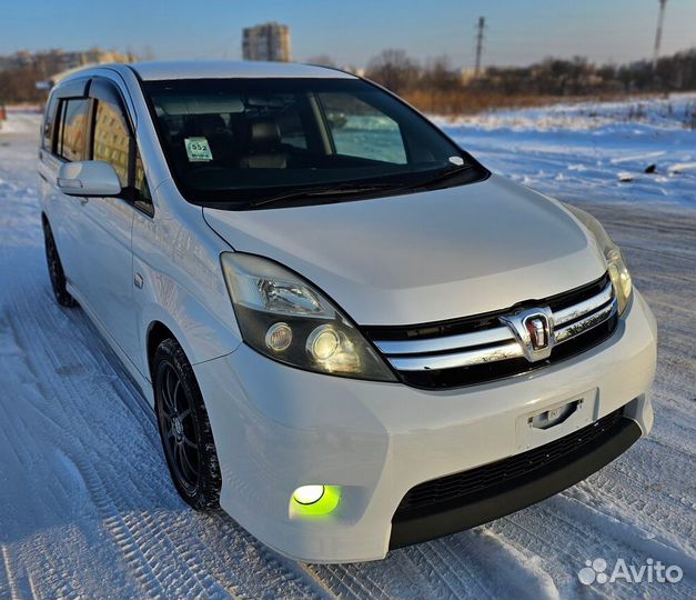 Toyota Isis 1.8 CVT, 2012, 63 200 км