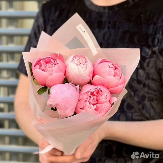 Заказать цветы с пионами и бесплатной доставкой