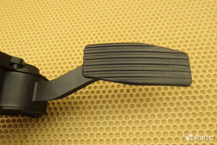 Педаль газа электронная LADA Priora