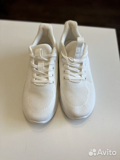Кроссовки женские