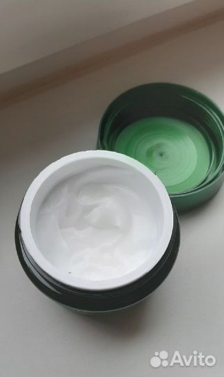 Косметика: крем, помада, кондиционер, шампунь