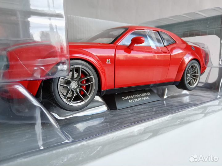 Модель 1:18 Dodge Challenger R/T 2020 год