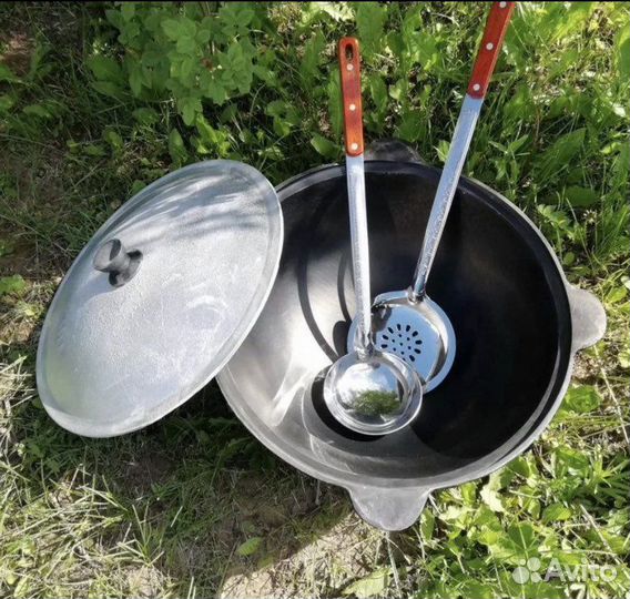 Казан чугунный с плоским дном и крышкой