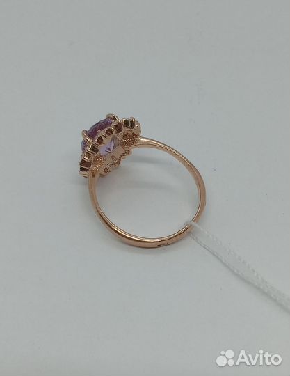 Золотое кольцо с камнем 18,5р