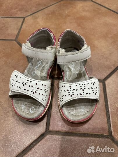 Сандали для девочки, кроссовки, ботинки