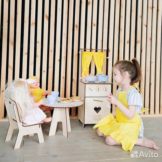 Кухня детская, кроватка, гардероб