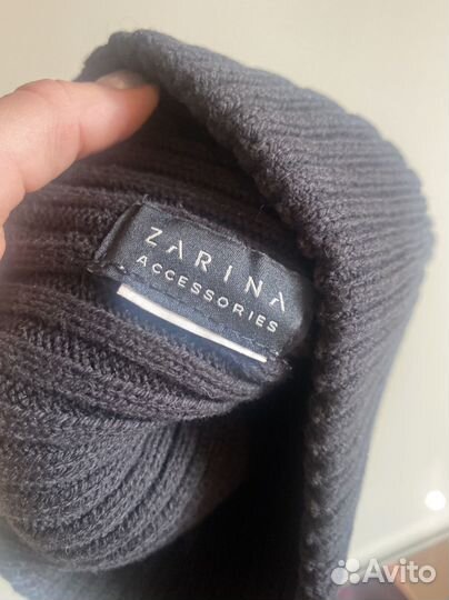 Женская шапка черная Zarina