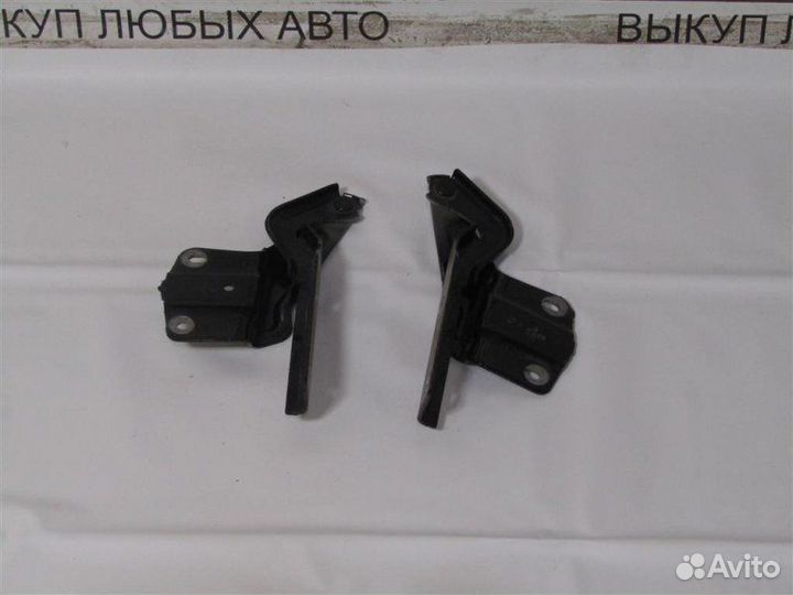 Петля капота правая Vw Jetta 1.6 CLR 2013