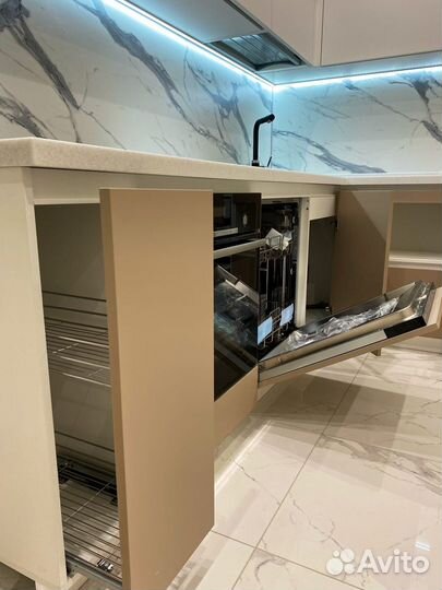 Кухонный гарнитур на заказ с подсветкой. Рассрочка
