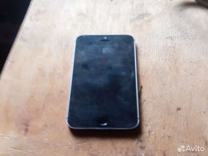 iPhone SE, 32 ГБ