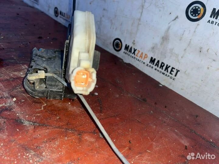 Замок двери перед. прав. Nissan Skyline V35 2001