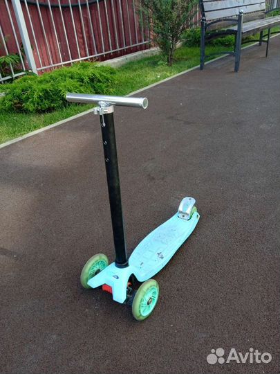 Трëх колëсный самокат