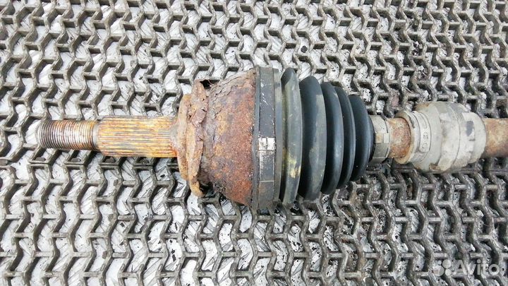 Полуось передняя правая (приводной вал, шрус)