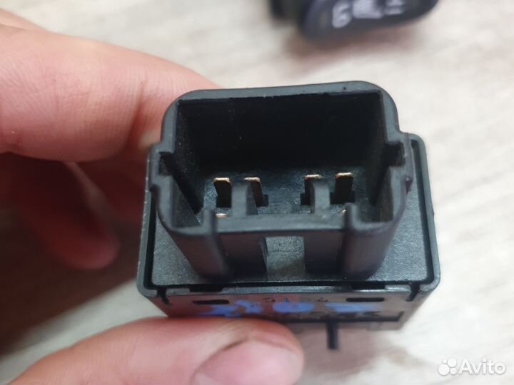 Кнопка обогрева сидений Mitsubishi colt z3