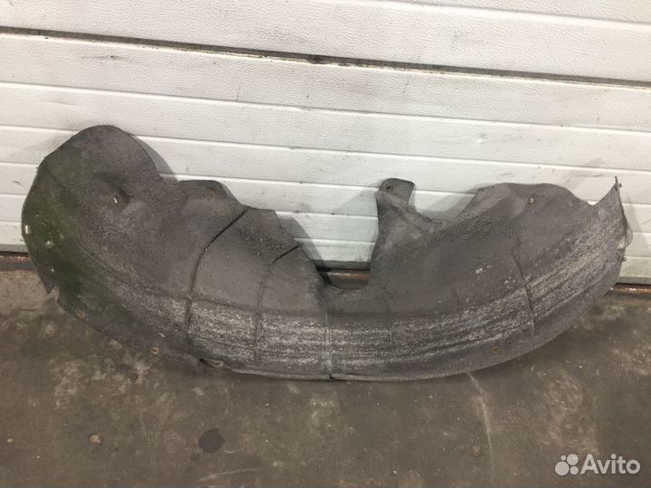 Шкода Октавия подкрылок задний левый Лев