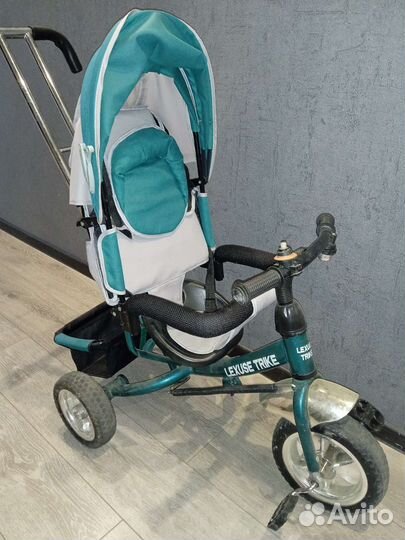 Трехколесный велосипед с ручкой