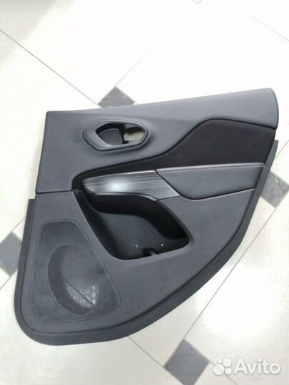 Обшивки дверей комплект Jeep Cherokee KL ED6 2014