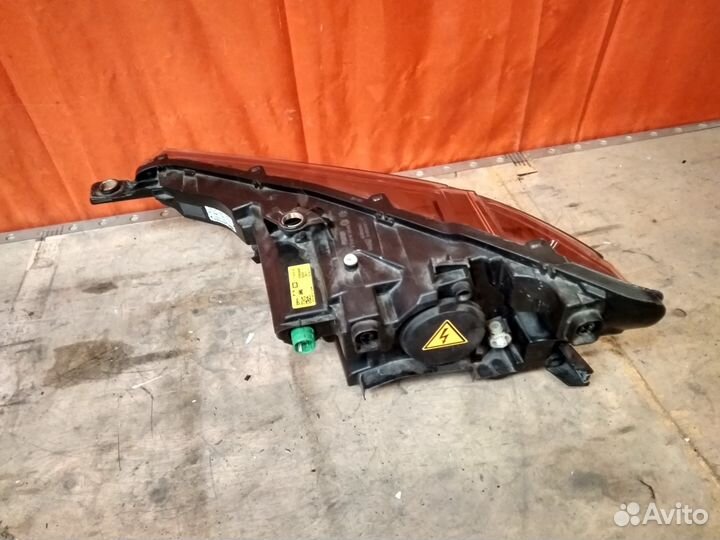 Фара передняя правая Maserati Levante