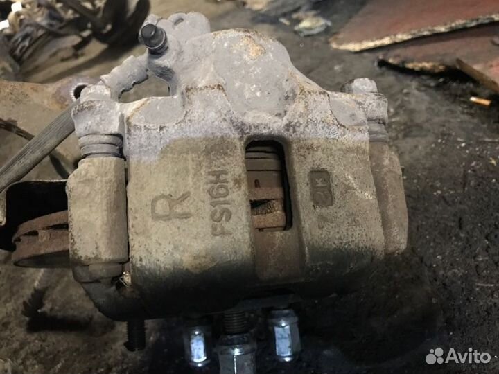 Суппорт тормозной передний правый Mitsubishi