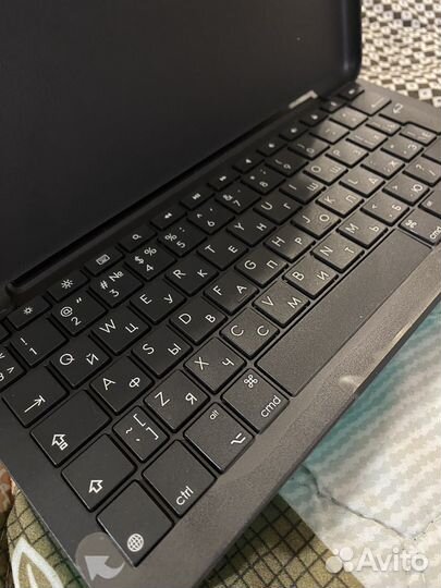 Чехол со встроенной Bluetooth-клавиатурой