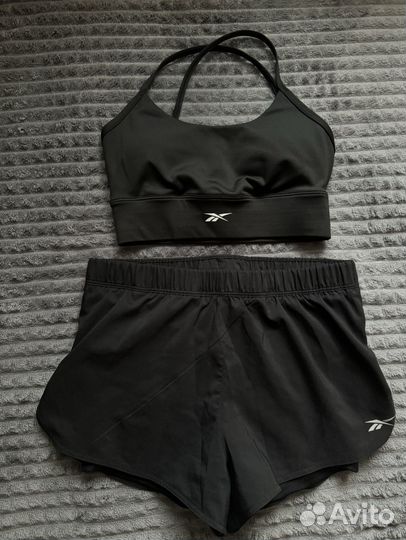 Топ и шорты Reebok (спортивный костюм)