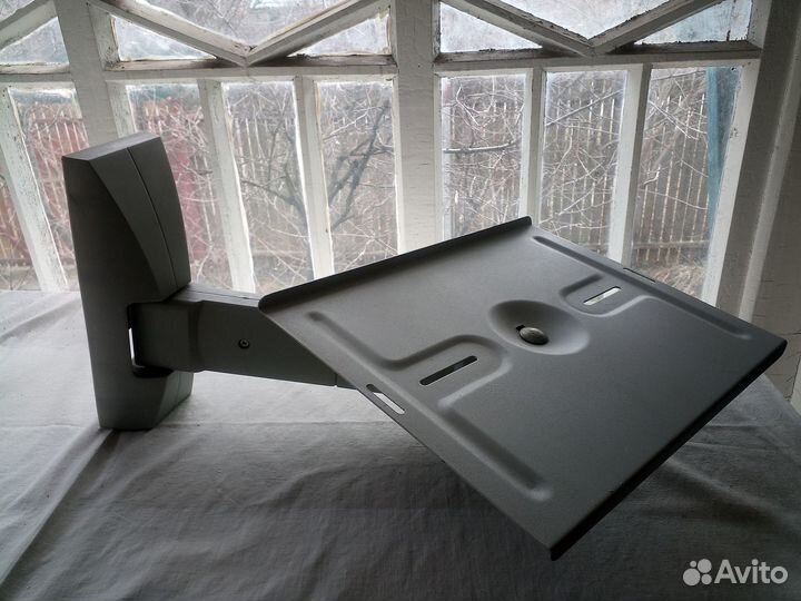 Кронштейн для телевизора поворотный на стену