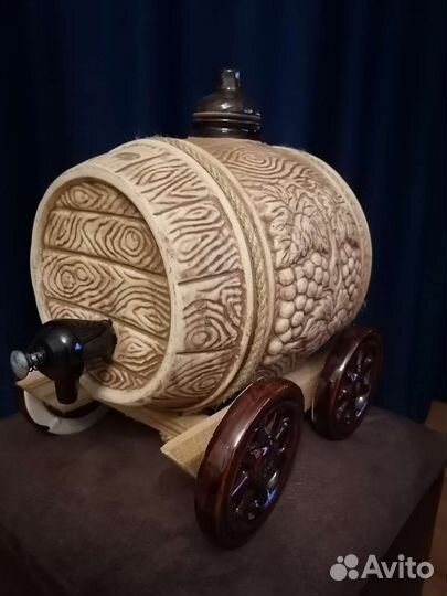 Декоративный сосуд для спиртного напитка