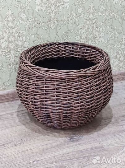 Кашпо из ротанга (искусственного)