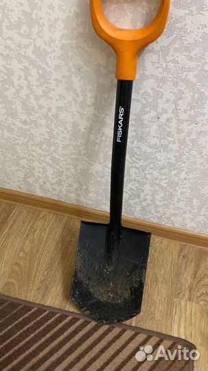 Металлоискатель и лопата Fiskars