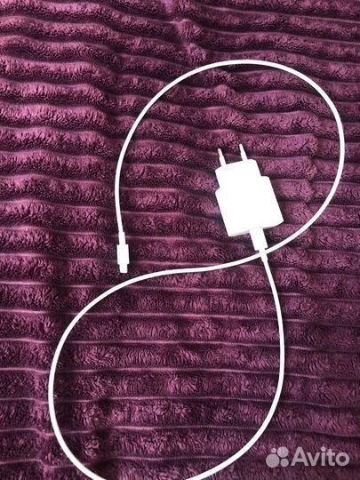 Зарядка на iPhone 20w