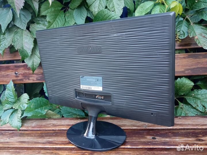 Монитор Samsung S22D300NY