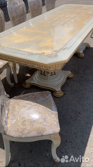 Стол и стулья