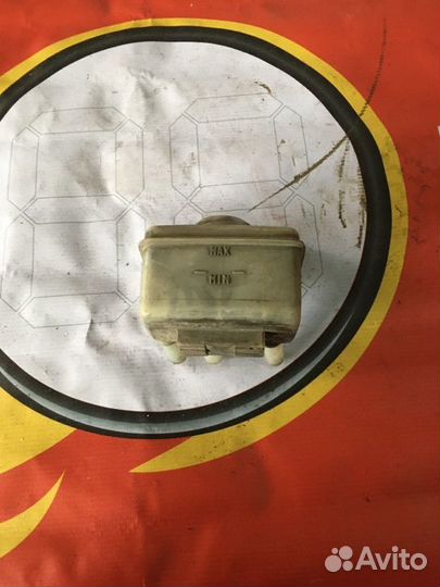 Бачок тормозной жидкости Nissan Prairie