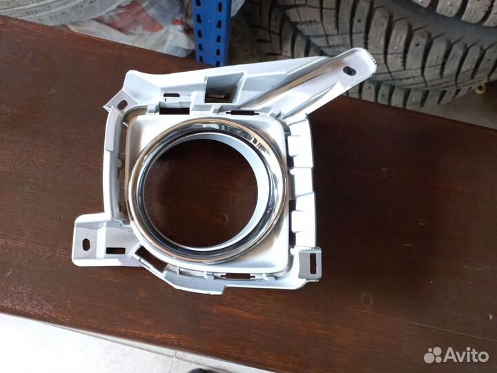 Накладки на противотуманки Toyota Land Cruiser 200