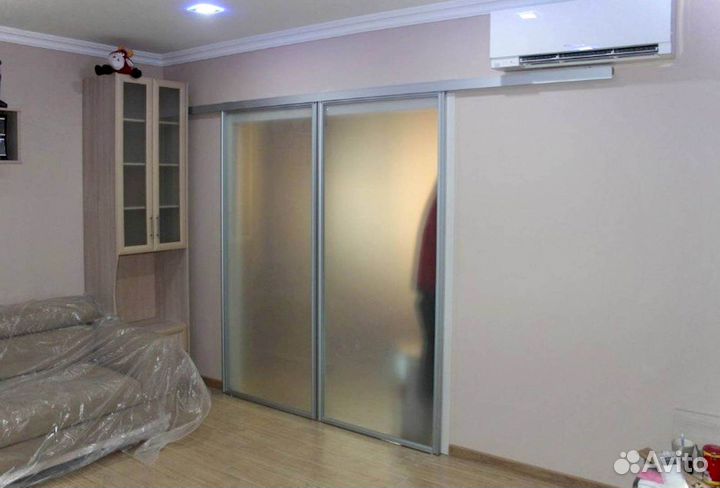 Стеклянная перегородка