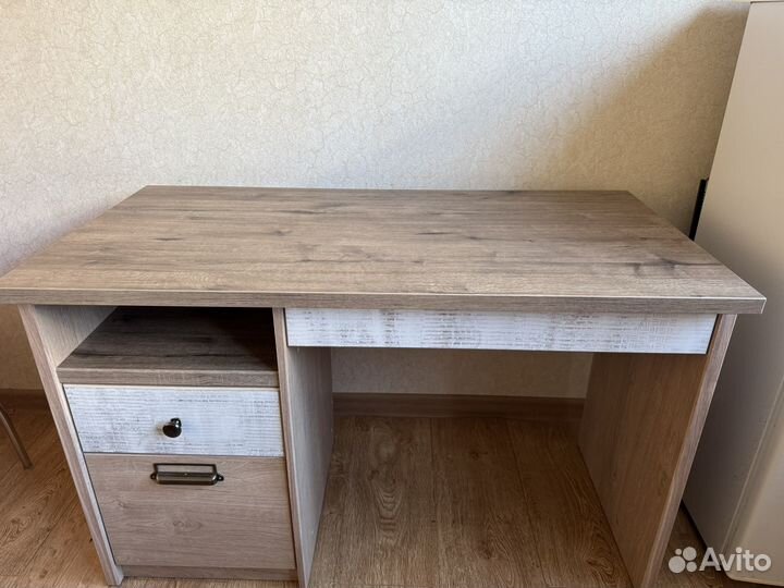 Продаю стол